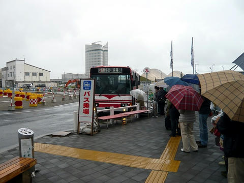 稚内駅前バス停に到着する宗谷バス31系統富士見行き