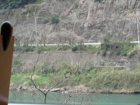 肥薩線車内から見た球磨川