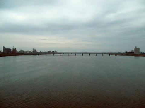 日豊本線車内から見た大淀川