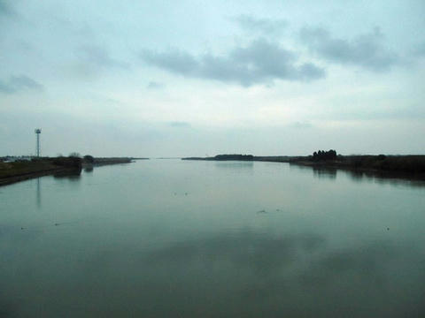 日豊本線から見た一ツ瀬川