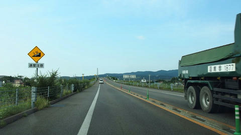 太平洋セメントのコンベアを跨ぐ函館江差道