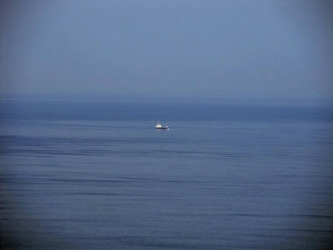 地球岬から見た船